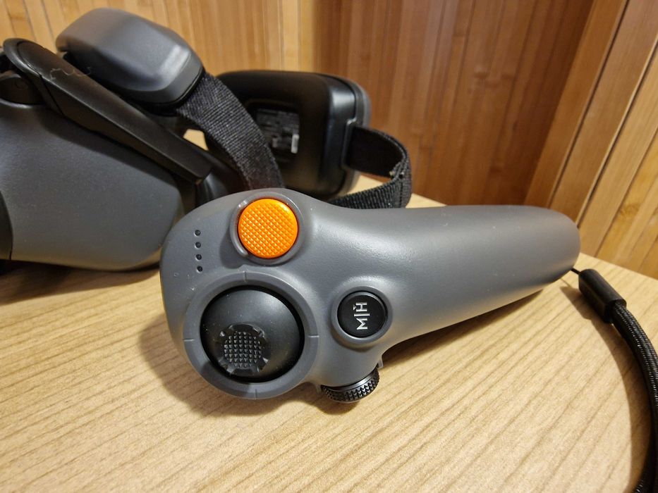 DJI Avata 2 Fly More Combo + Goggles 3 + 2 Controllere - Ca Nou