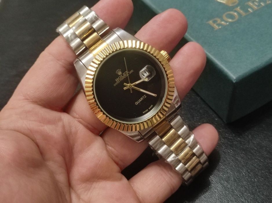 ROLEX Oyster Perpetual Date / Часовник / Swiss