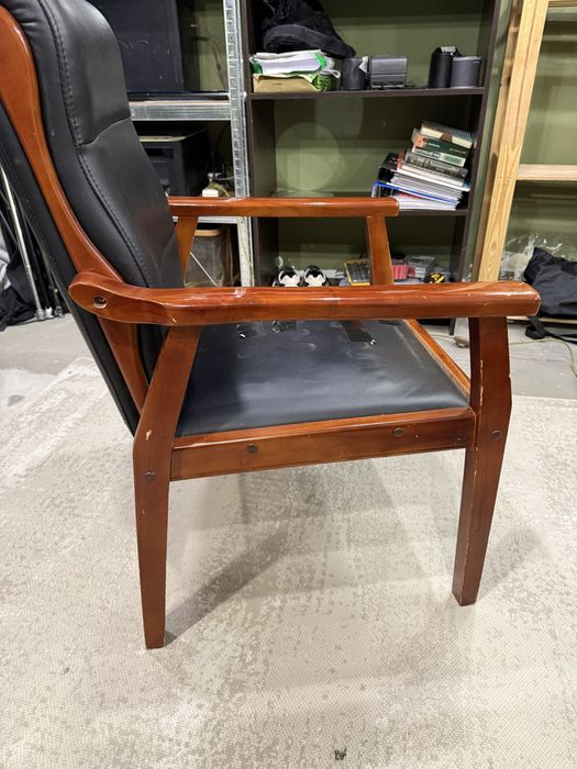 Продам кресло, стул для руководителя удобный