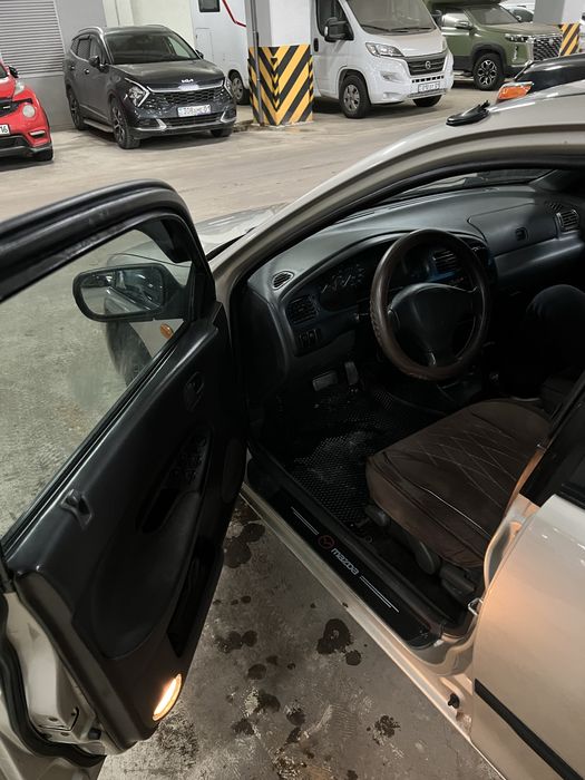 Mazda 323F (familia) продам