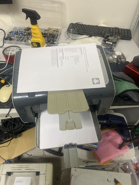 Продам принтер hp p1102s