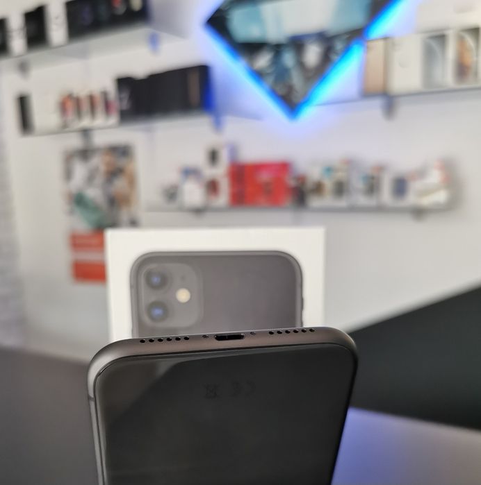 Iphone 11 / Black / 128 GB / DeluxGSM