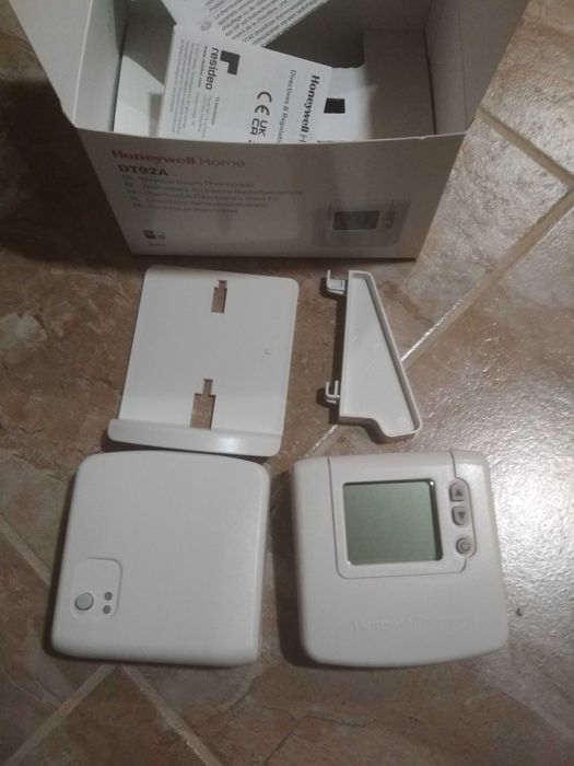 Продавам безжичен стаен програматор Honeywell .