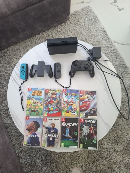 Nintendo switch + 2 джойстика + 8 игри