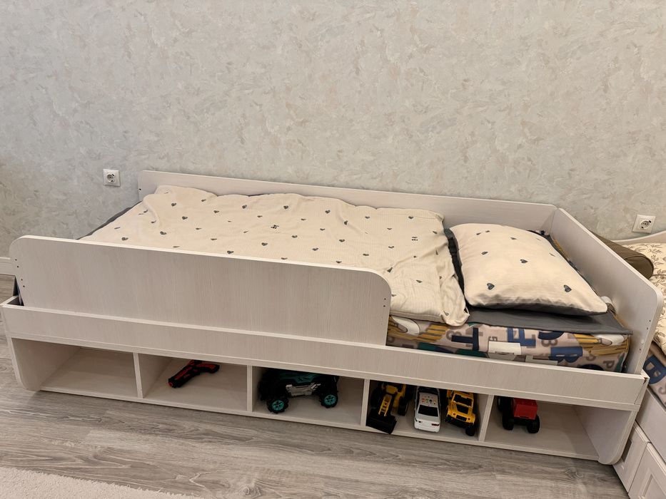 Продам кровати, несколько