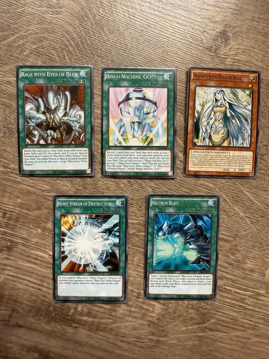 Yu-Gi-Oh! Карти Blue-Eyes White Dragon Deck – колекционерски комплект