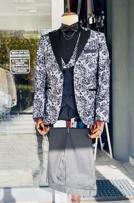 Имам магазин за мъжки костюми,намира се в Гр Попово7800