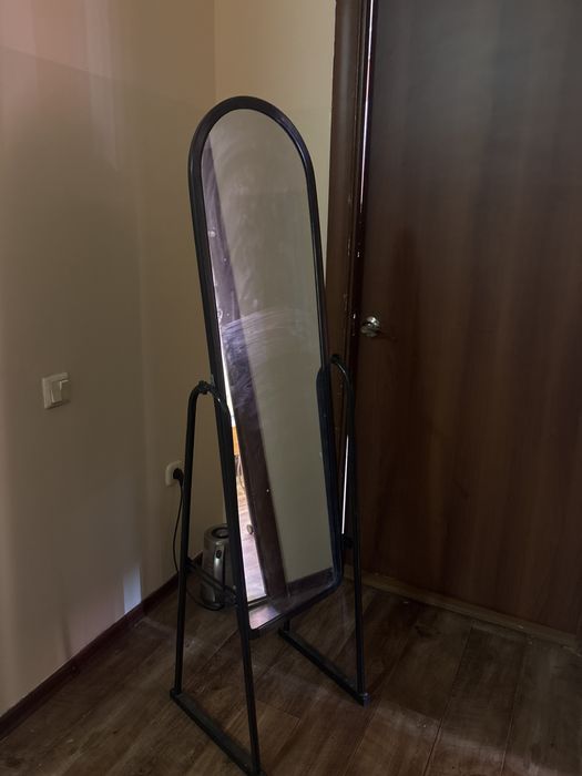 Зеркало в хорошем состояние