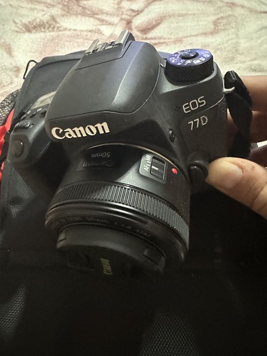 Canon EOS 77D 2 обьектива+сумка
