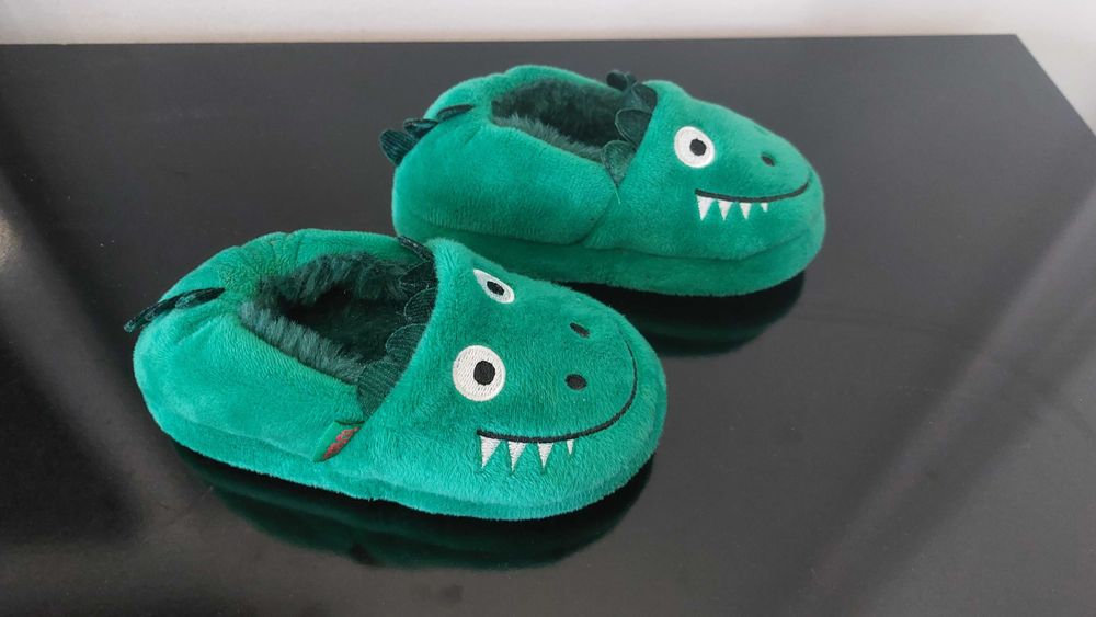 Детски пантофи UK 7 8 НОВИ