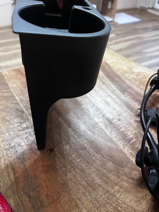 поставка за чаши за кола.