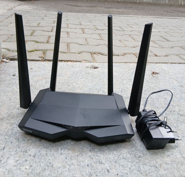 vând Ruter Wireless AC 10 dual bad gigabit Mu mimo 4 antene