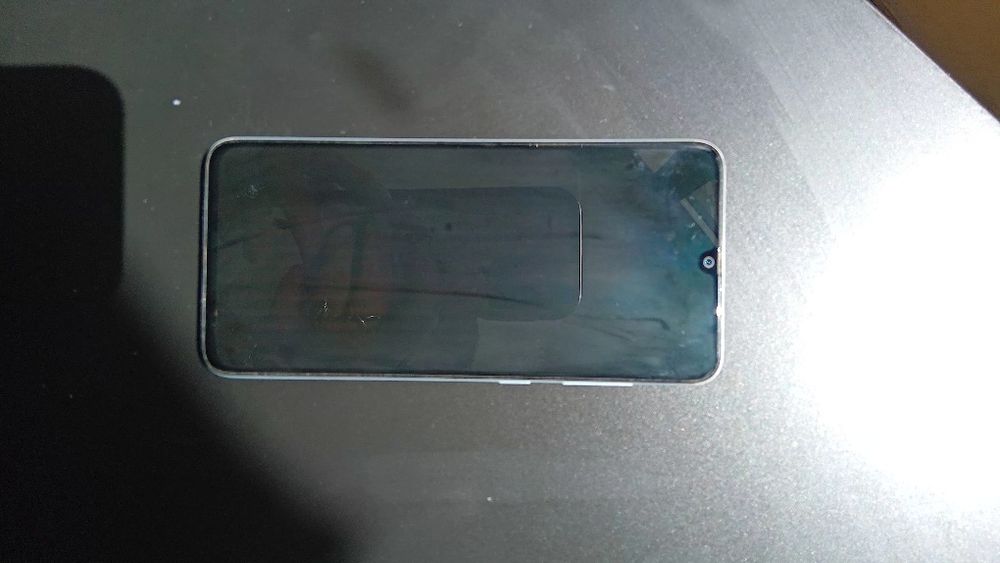 Страхотен Samsung Galaxy A70 (Бял) – Отлично състояние + Подарък калъф!