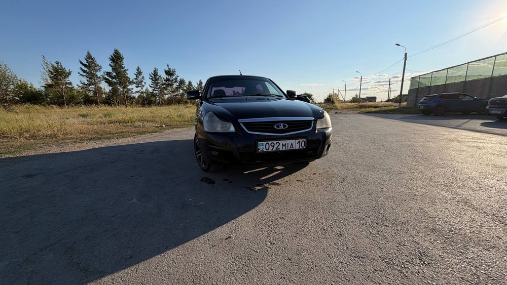 Продам Ладу Приору хетчбэк 2012г