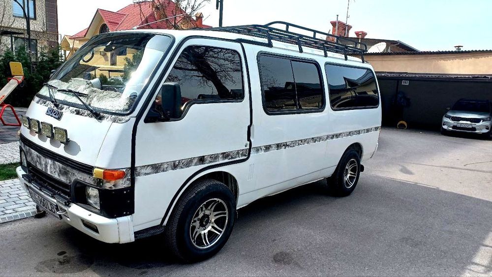 Продам микроавтобус исузу