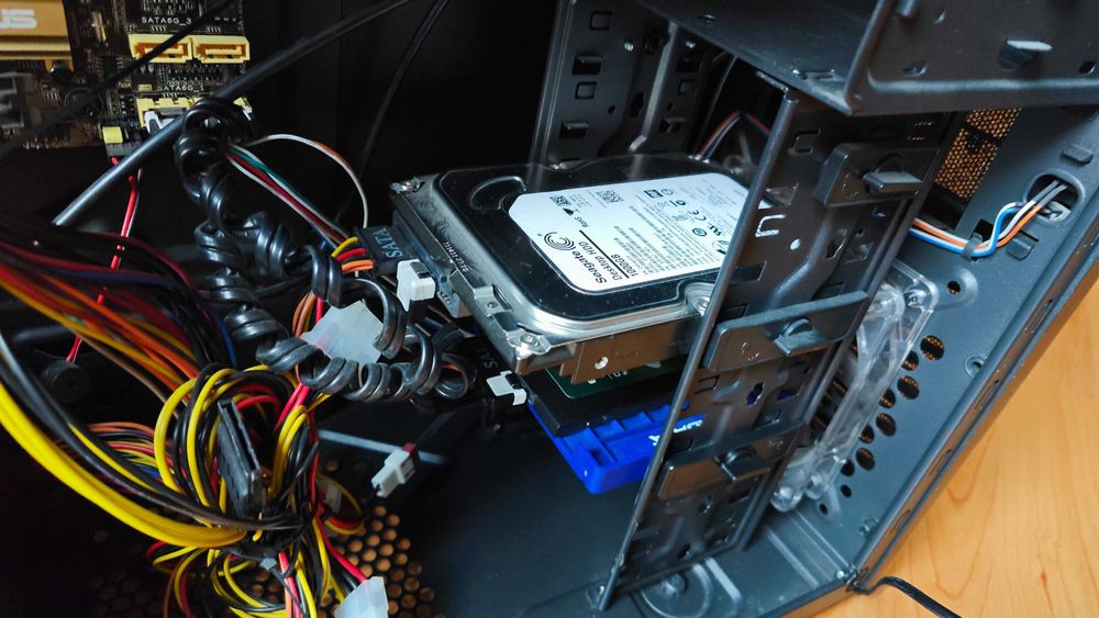 Десктоп компютър i3, 16gb ram, 120gb+1000gb, 500w