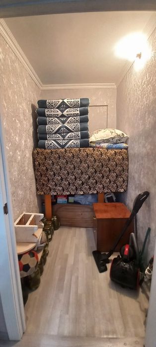 Продам 4× комнатную квартиру