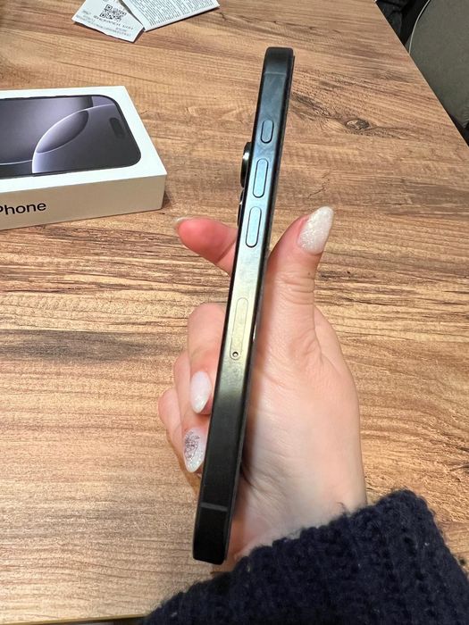 İphone 16 pro BLACK titanium