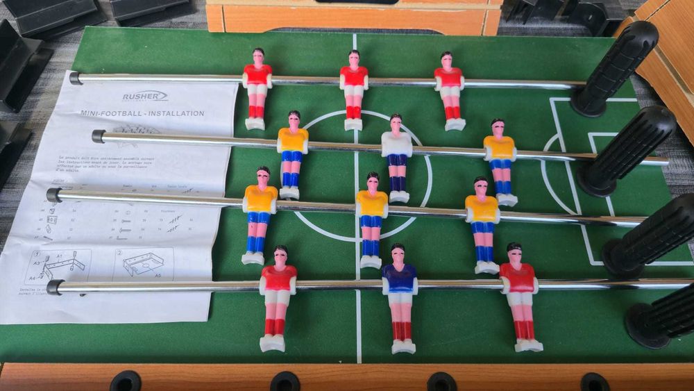 Mini masă fotbal Rusher – aproape nouă, cu cutie originală