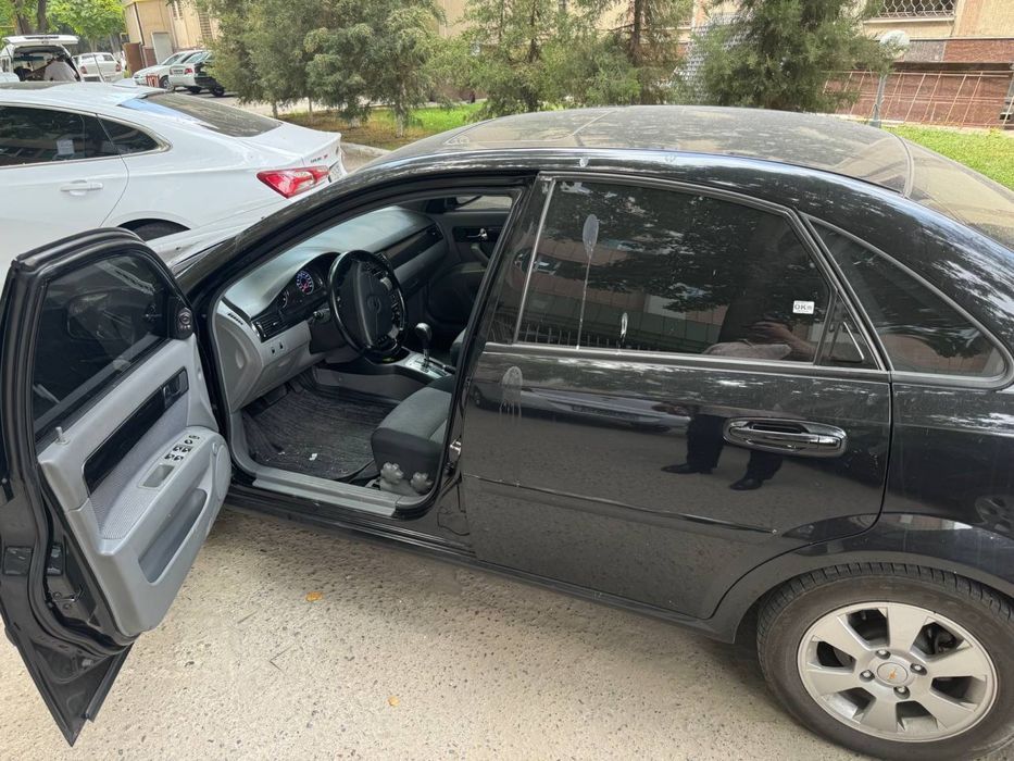 Chevrolet Gentra Black