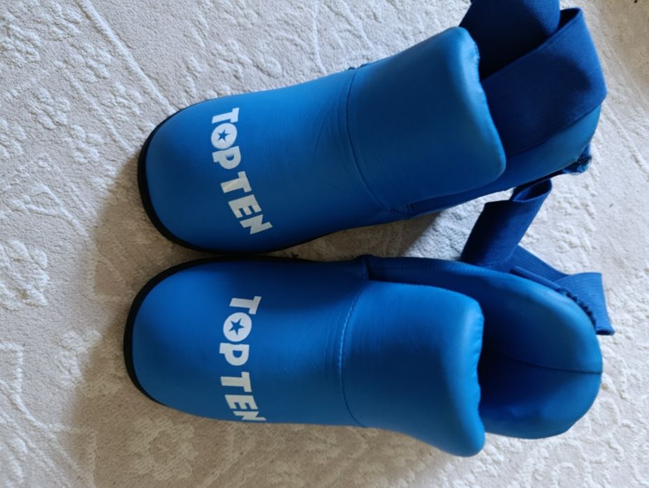 Продам перчатки и футы