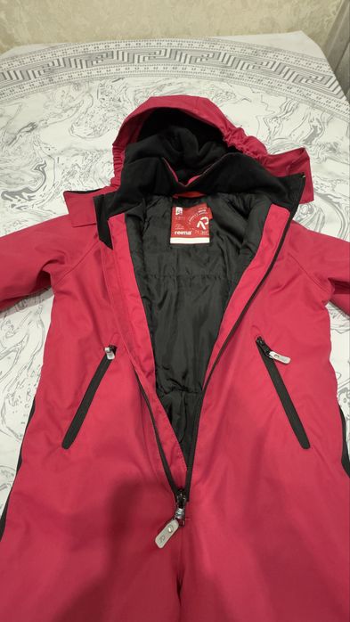 Продам комбинезон детский на девочку