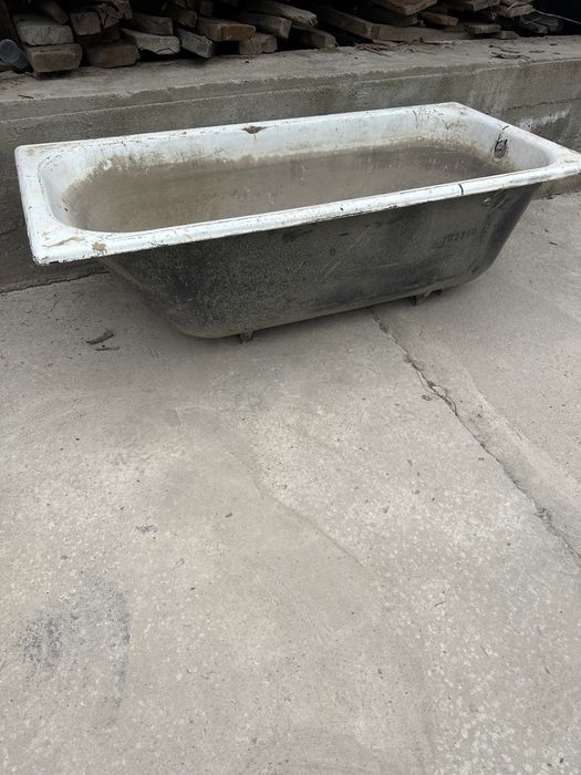 Чугунная ванна  .