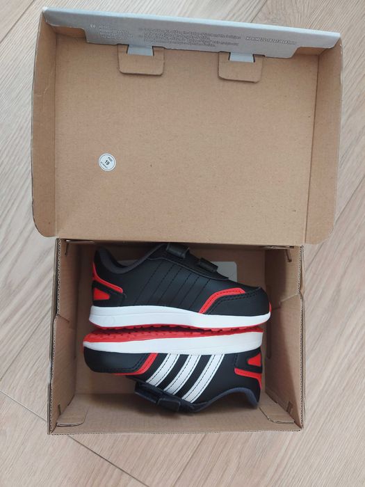 НОВИ Детски сникърси Адидас. Детски маратонки Adidas бебе