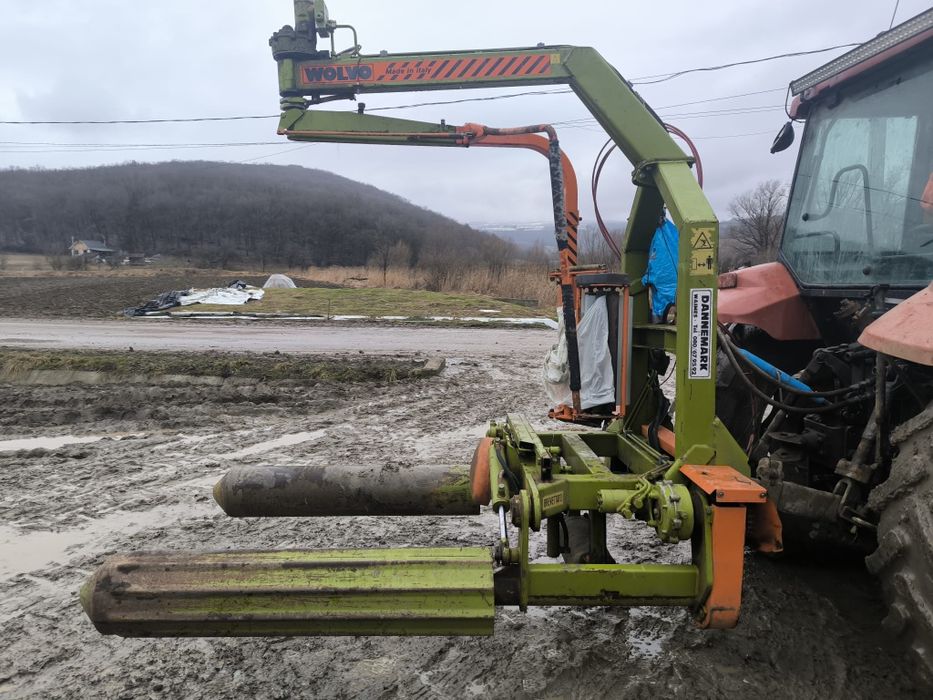 Infoliator de baloti cu autoincarcare