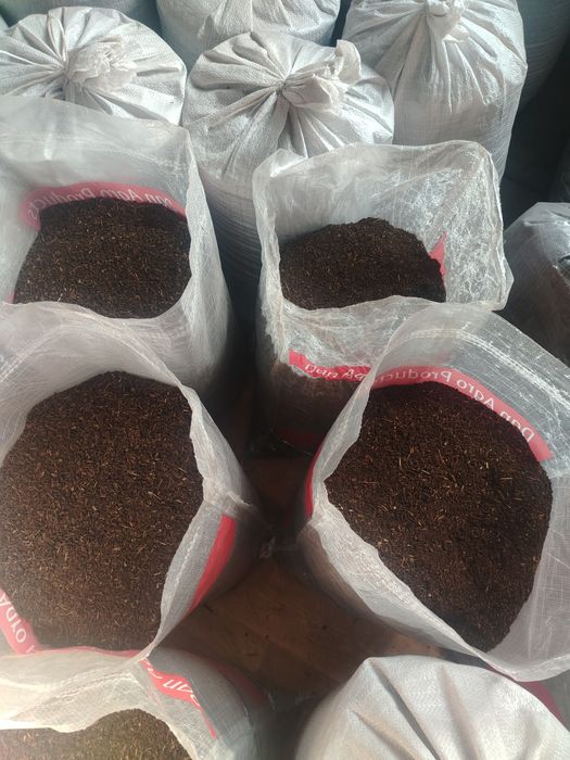 Перегной в мешках просеянный сеткой чистый без камней без корней