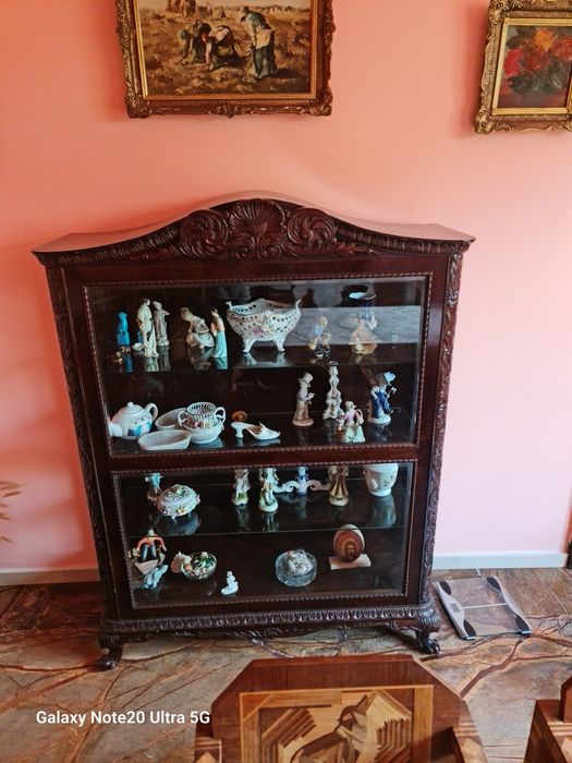 Ofer vitrină lemn masiv, aproximativ 90 ani vechime, design deosebit.