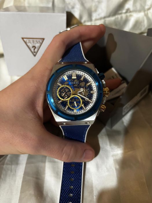 Чисто нов часовник Guess