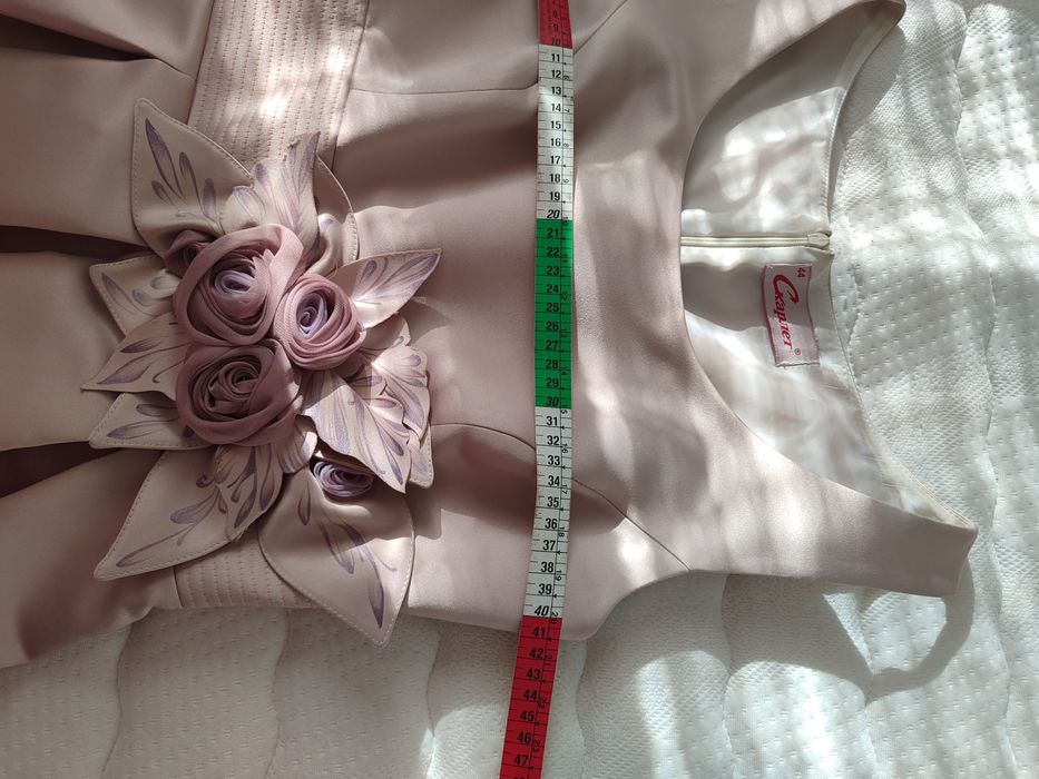 Официална рокля  в пепел от рози