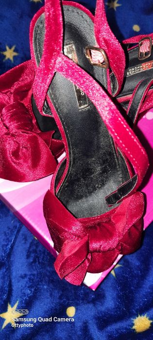 Sandale cu toc inalt