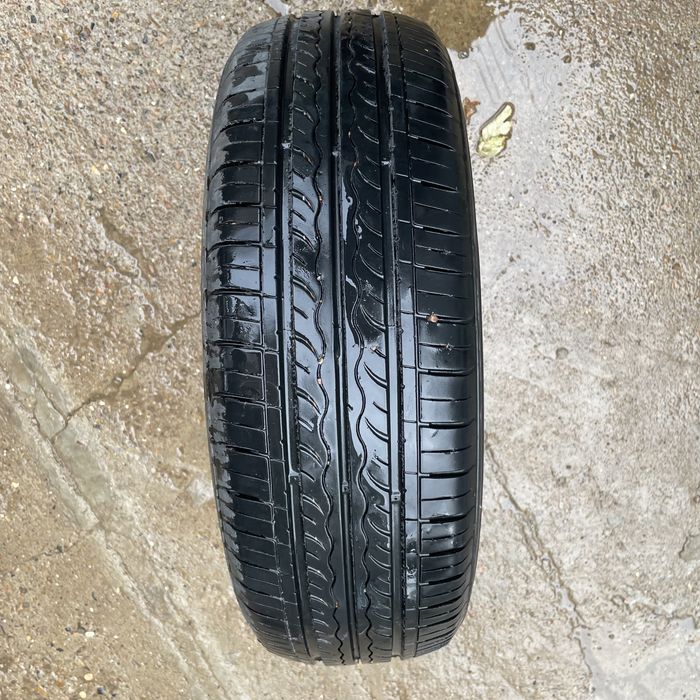 продам шину kumho 185/65/r15