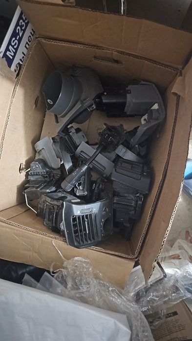 Запчасти от мерседес 210