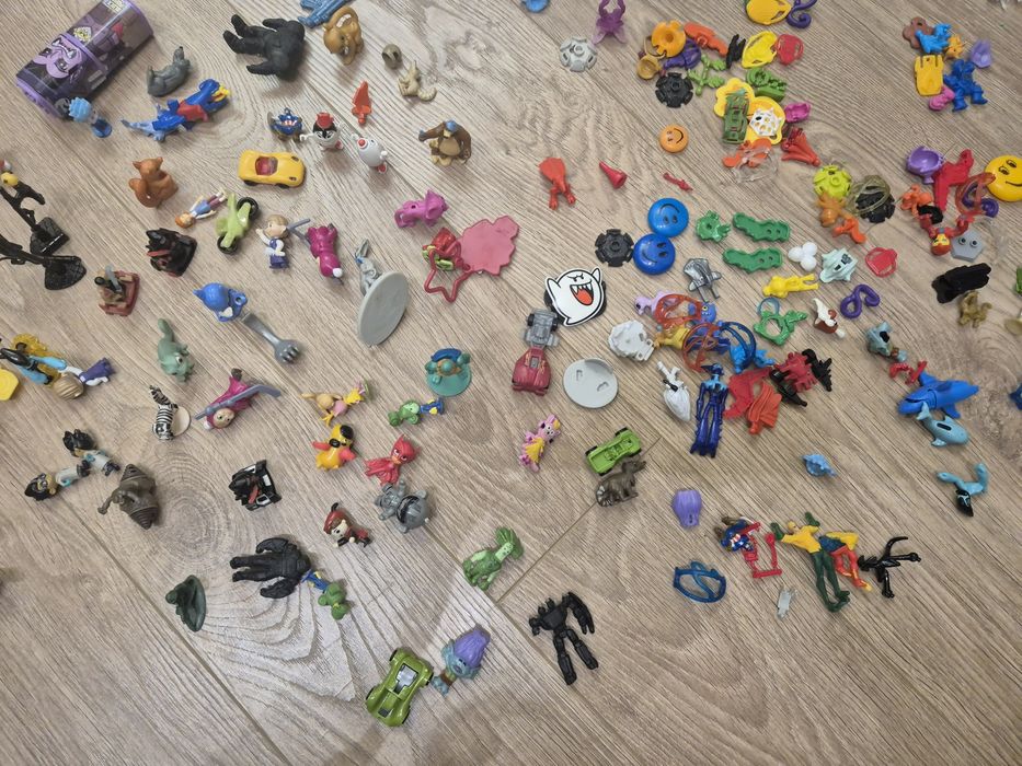 Всё из киндер сюрприз