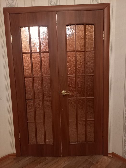 Отдам  даром двери  б/у. Состояние среднее.  Самовывоз