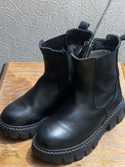 Продам осенние сапоги на девочку