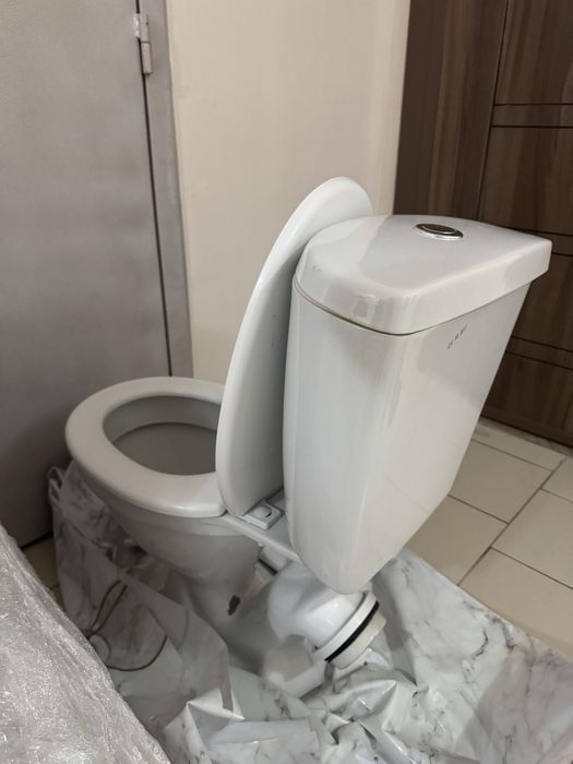 Продам унитаз белого цвета