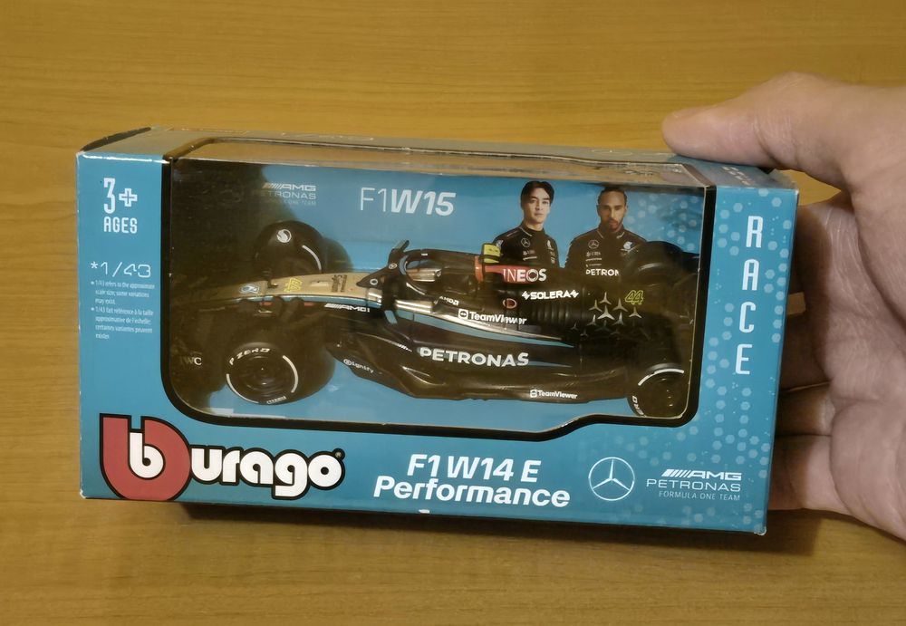Machete auto scara 1 43 Formula 1 Bburago Red Bull Petronas Ferrari