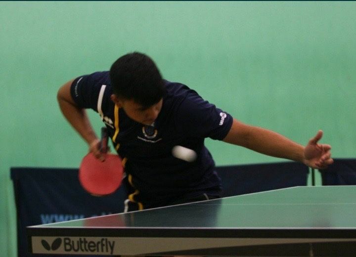 Теннисная ракетка