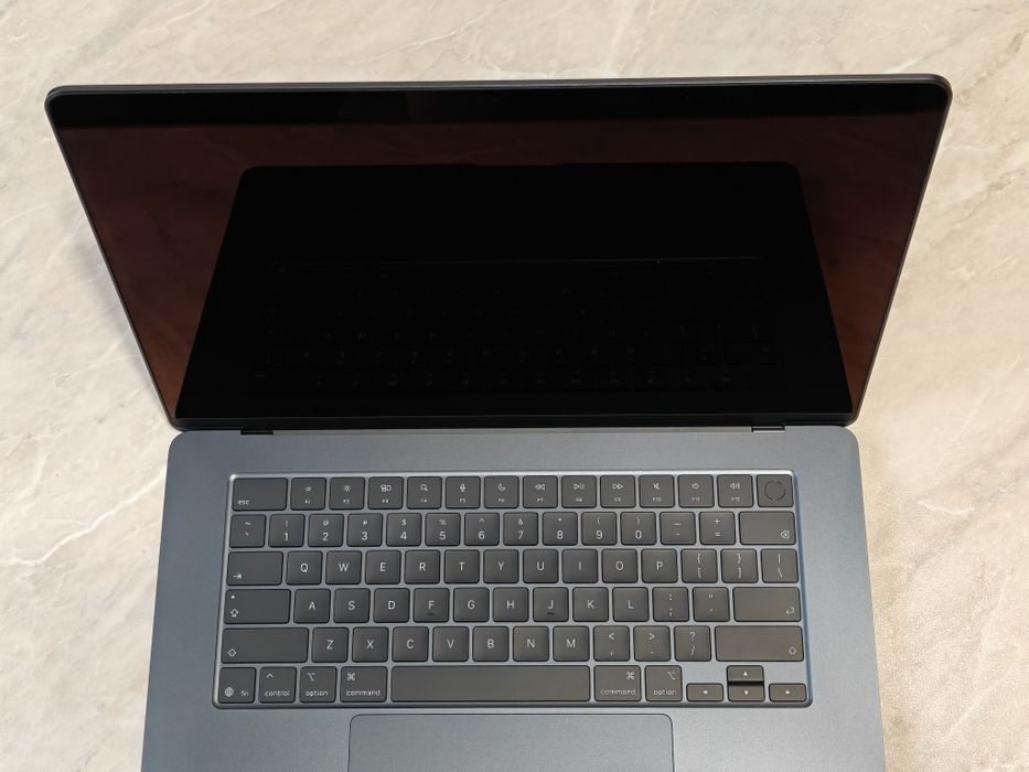 MacBook Air 15 M5 16/512 11 циклов