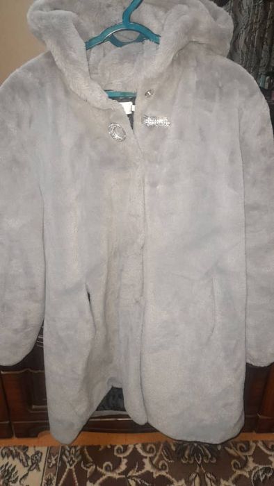 Женская шуба продается