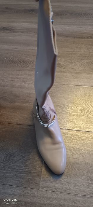 Продам кожаные сапоги Basconi