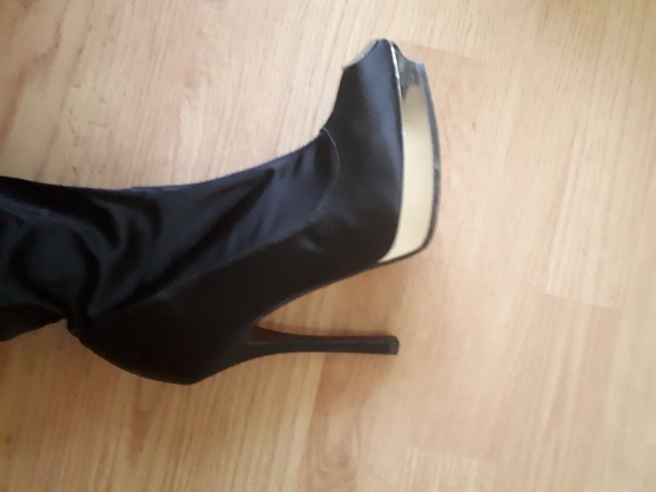 Нарядные атласные сапоги, туфли