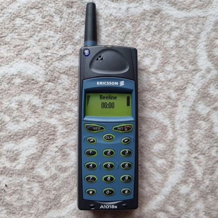 Ericsson a1018s ретро мобильник