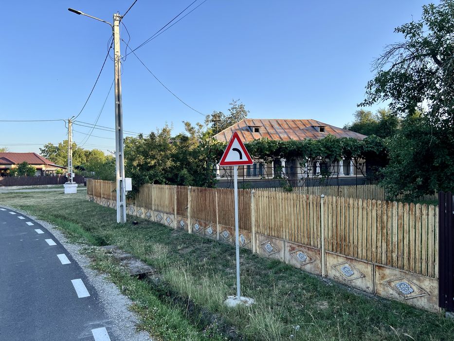 Casa la țara , Dambovita .