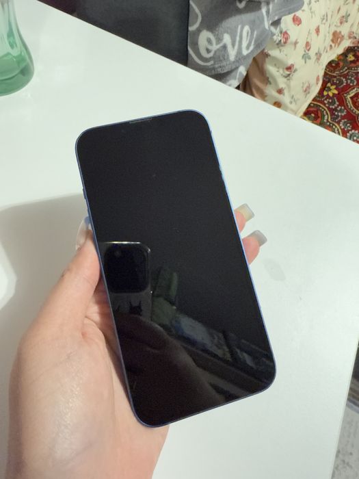 Продам телефон Iphone 13