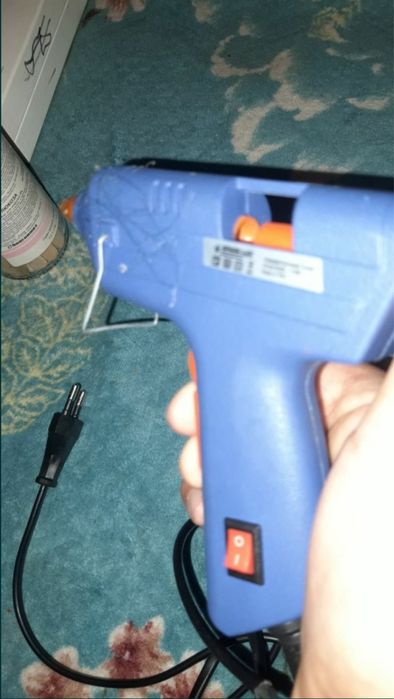 Клеевой пистолет